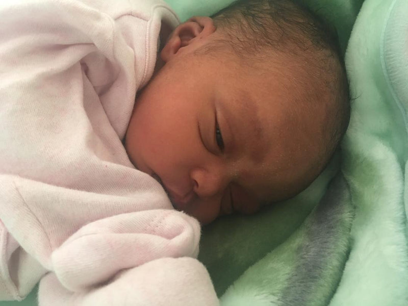 Why New Moms Should Choose Snug-Fitting Clothes for Their Newborns