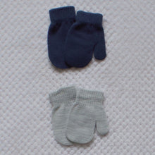 Load image into Gallery viewer, Knitted Mittens