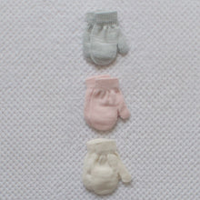 Load image into Gallery viewer, Knitted Mittens