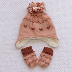 Winter hat and mitten